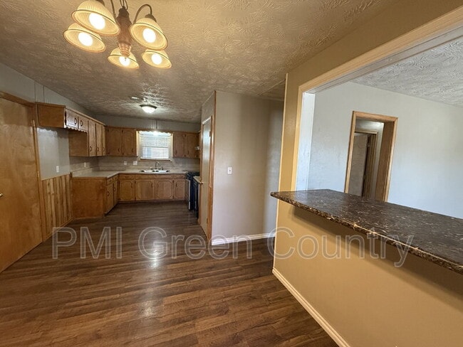 Building Photo - 241 Suburban Ln