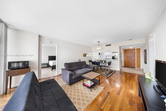 Building Photo - 7601 E Treasure Dr