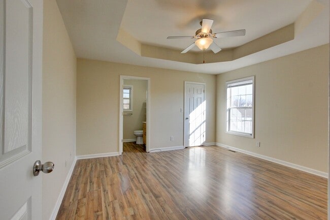 Building Photo - 3 bed 2 bath in the heart of St. B.  Fresh Paint.  Clean and Ready for You.