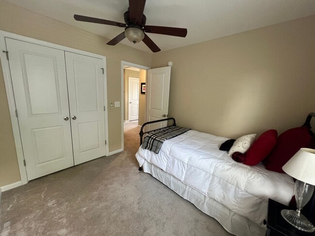 Building Photo - 3 Bedroom 4 Bath Townhouse in Bolton's Lan...