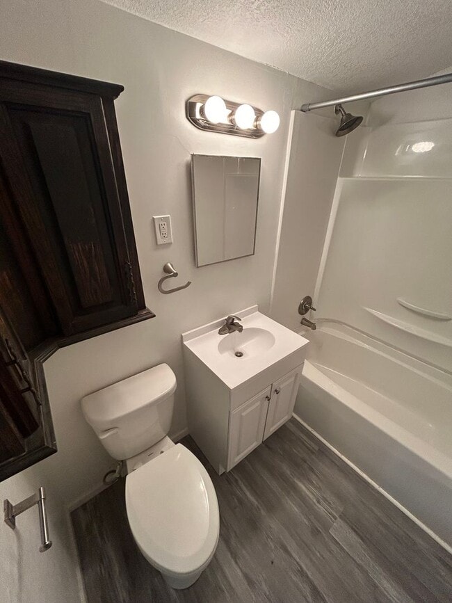 Building Photo - COMING SOON! 3 Bed 1.5 Bath 1 Car Garage $...