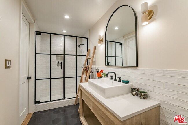 Building Photo - 959 Crater Oak Dr