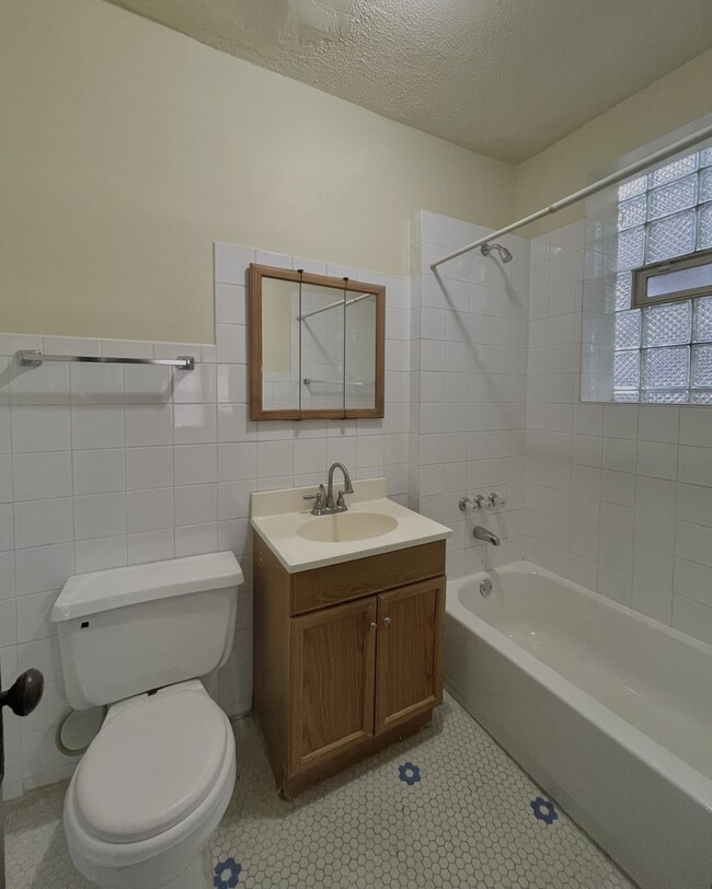 Building Photo - 7800 S Throop St