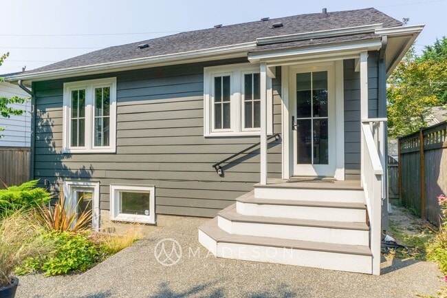Building Photo - 7522 9th Ave NE