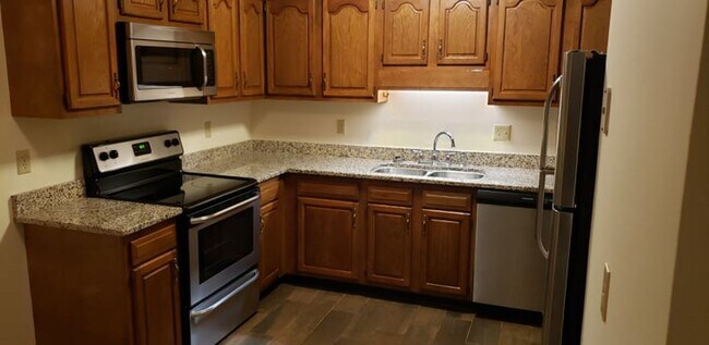 Building Photo - 3 Bedroom/2 Bath one level unit  ?  Kingsp...