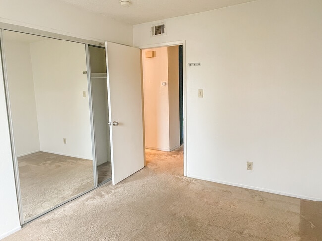Building Photo - 2310 Lillyvale Ave