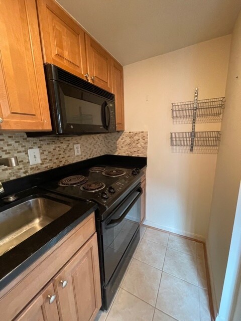 Building Photo - 1133 13th St NW