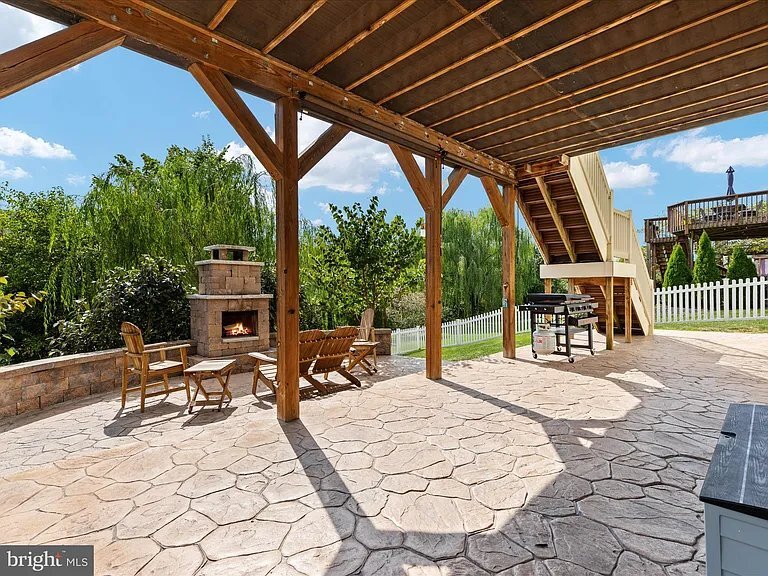 Building Photo - 109 Starburst Street