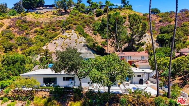 Building Photo - 2657 Zorada Dr