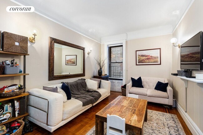 Primary Photo - 61 East 86th St