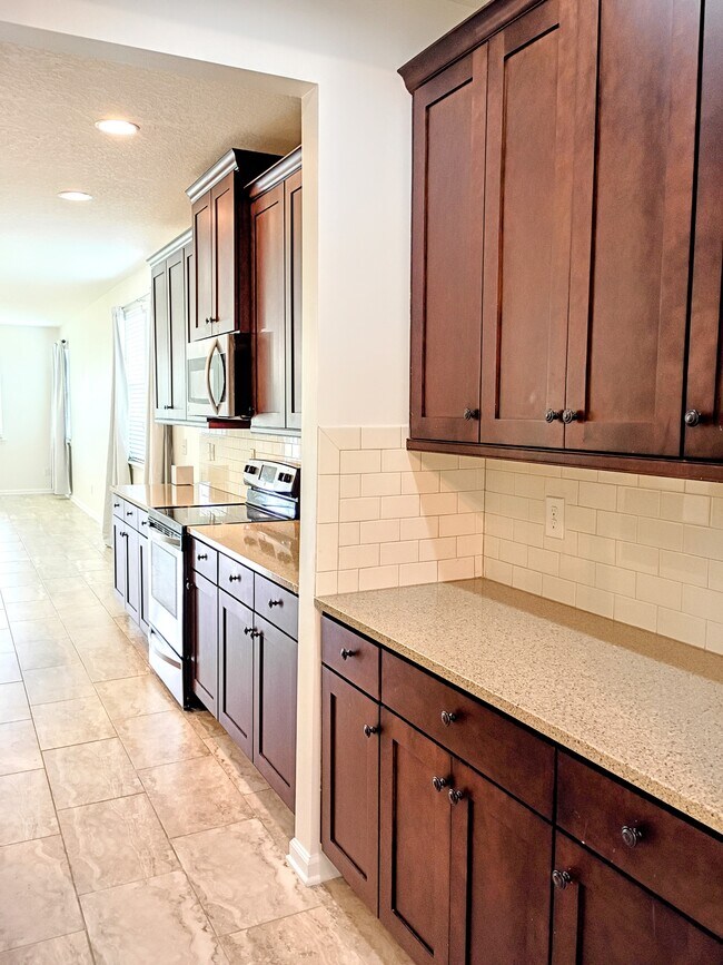 Building Photo - 112 Goldenrod Lake Dr