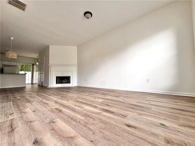 Building Photo - 1581 Cove Creek Cir