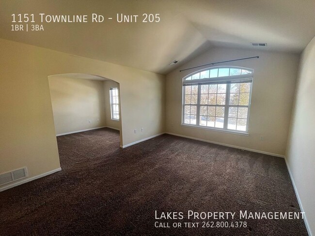 Building Photo - Spacious Executive Style Condo