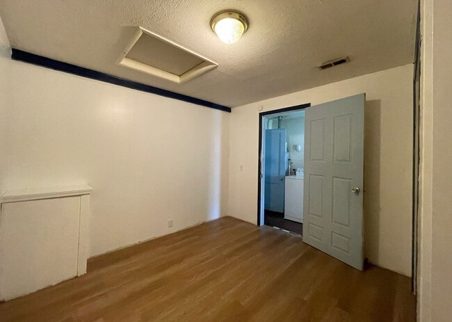 Building Photo - 3 bedroom home