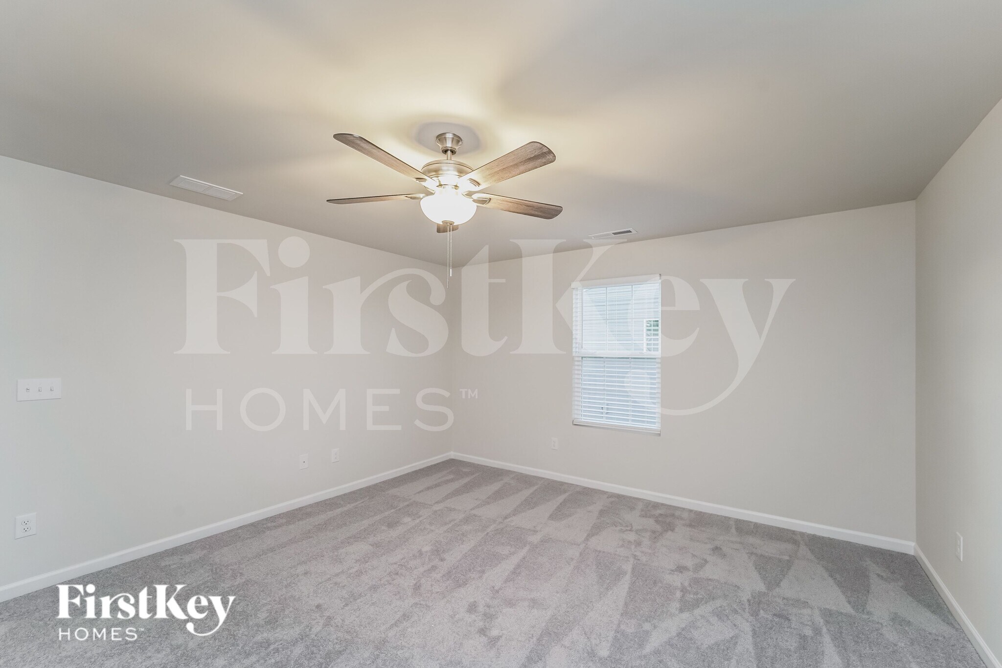 Building Photo - 388 Hollingswood Dr