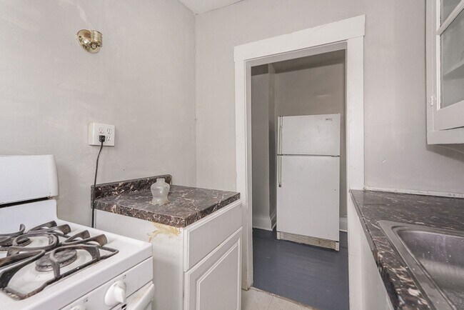 Building Photo - 3555 W 67th St