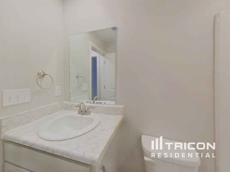 Building Photo - 241 Roosevelt Thompson Rd