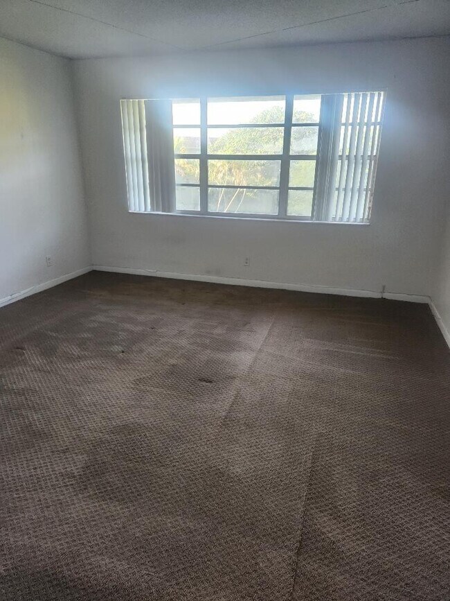 Building Photo - 613 Margate Ct