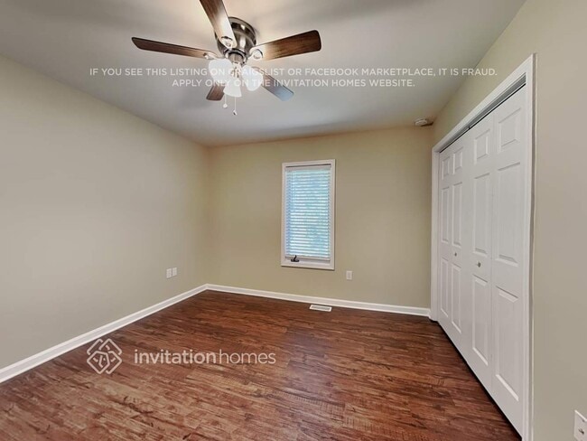 Building Photo - 300 1st St