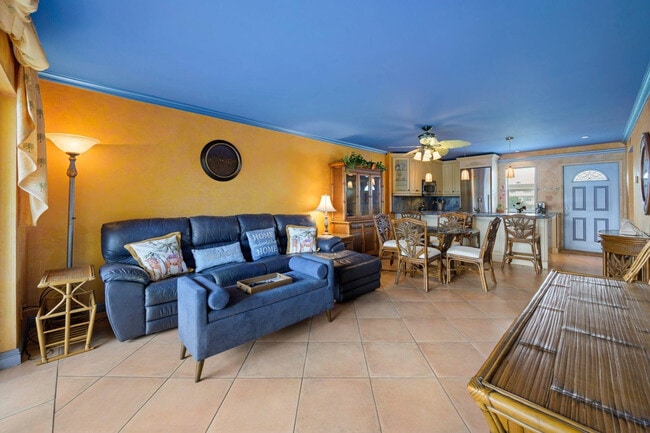 Building Photo - 600 NE 2nd St