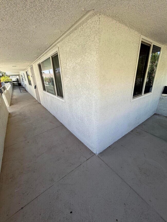 Building Photo - 1950 S Palm Canyon Dr