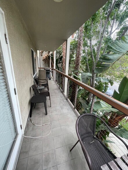 Building Photo - 330 S Barrington Ave