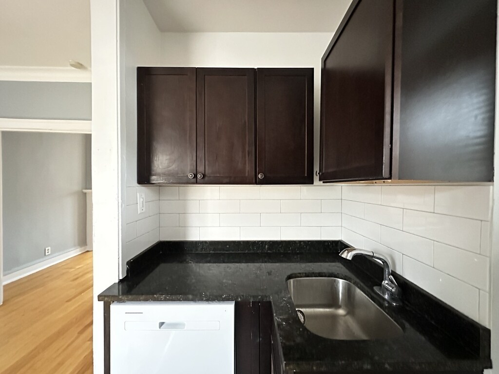 Building Photo - 1321.5 W Estes Ave