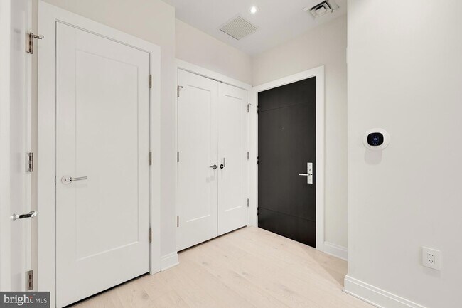 Building Photo - 1427 Rhode Island Ave NW