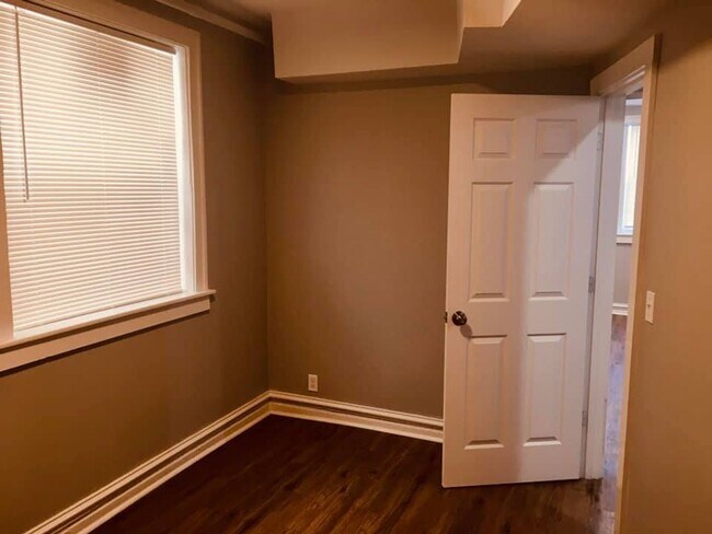 Building Photo - 2102 S Central Park Ave