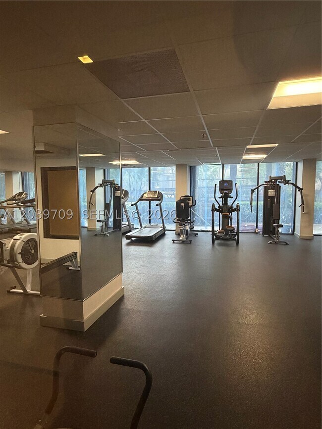 Building Photo - 540 Brickell Key Dr