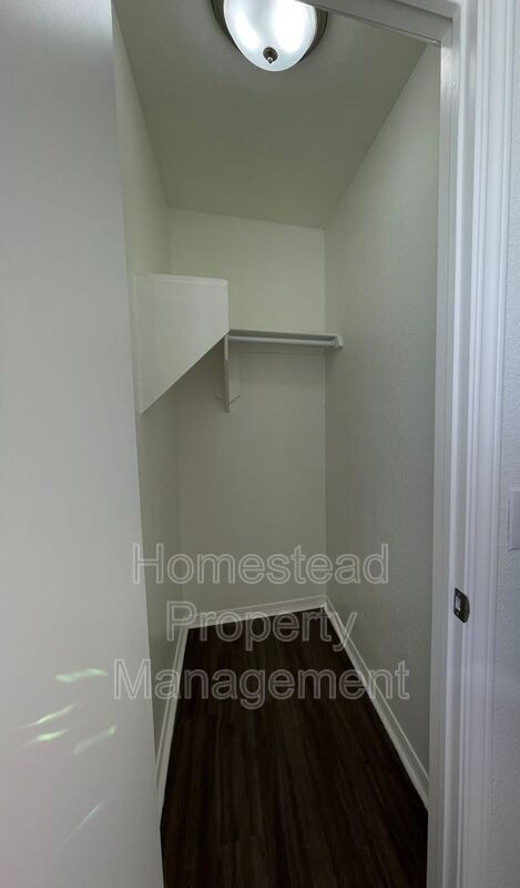 Building Photo - 10020 S Clegern St