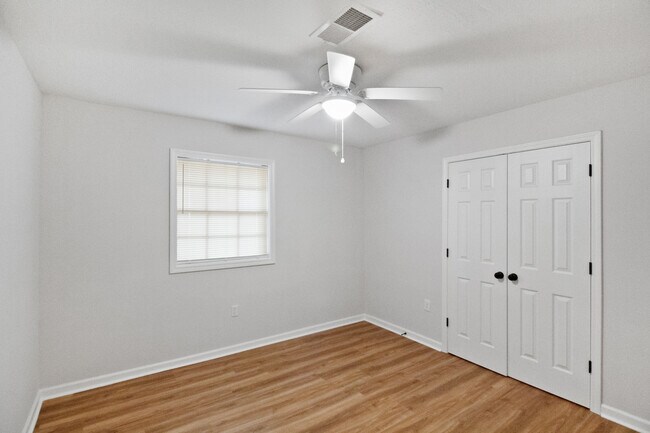 Building Photo - 1027 Tanglewood Dr