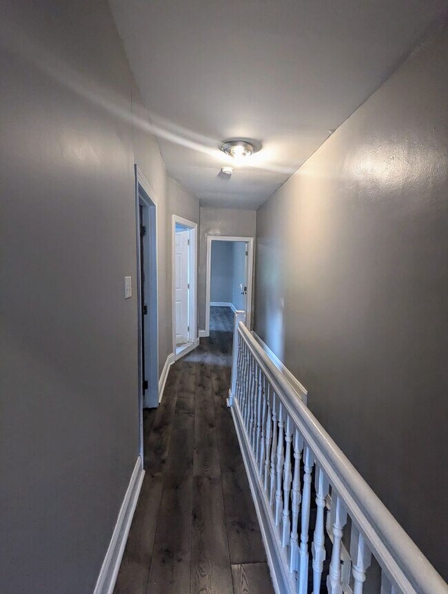 Building Photo - Large Carroll Park Home 3br/1.5ba w/ Washe...