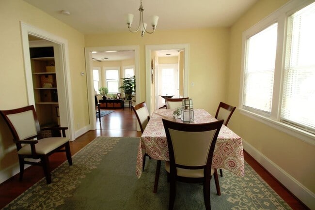 Building Photo - Lysle