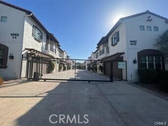 Primary Photo - 1452 S White Ave