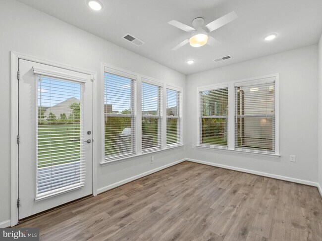 Building Photo - 6248 Zinnia Ln