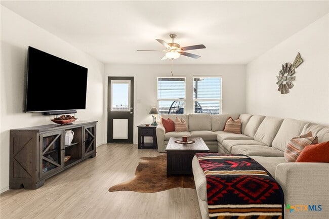Building Photo - 9129 Navarro Vis