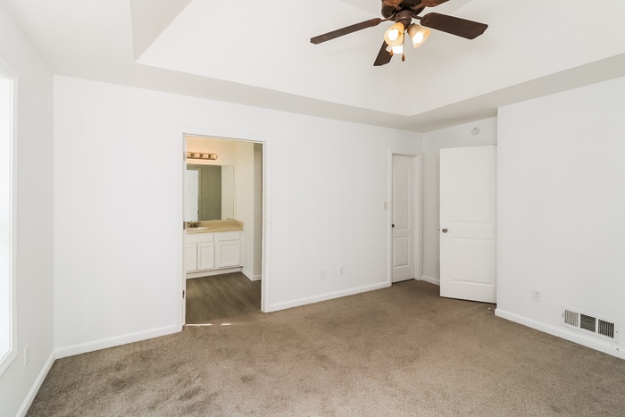 Building Photo - 305 Brook Ct