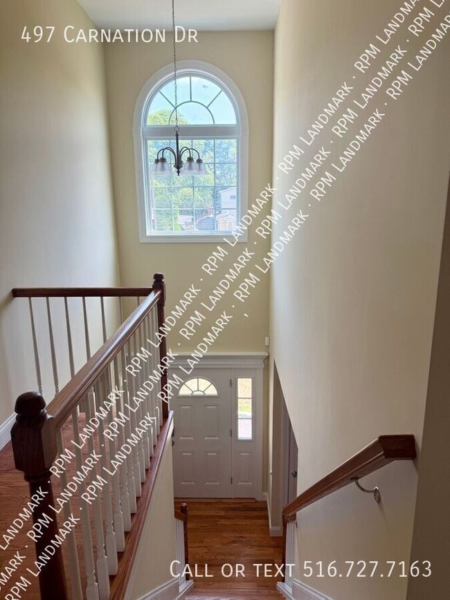 Building Photo - 497 Carnation Dr