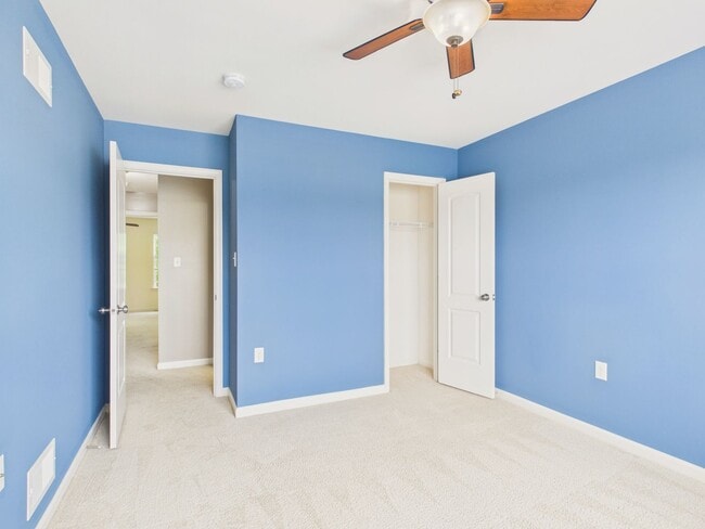 Building Photo - Spacious Townhouse on Mapleton Blvd.