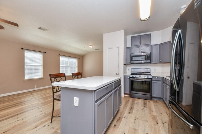 Building Photo - 4818 King Hallow Ln