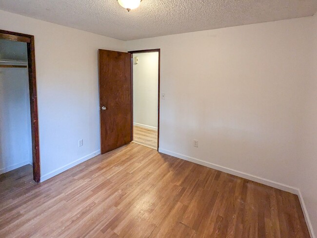 Building Photo - 2970 Phipps Ln NE