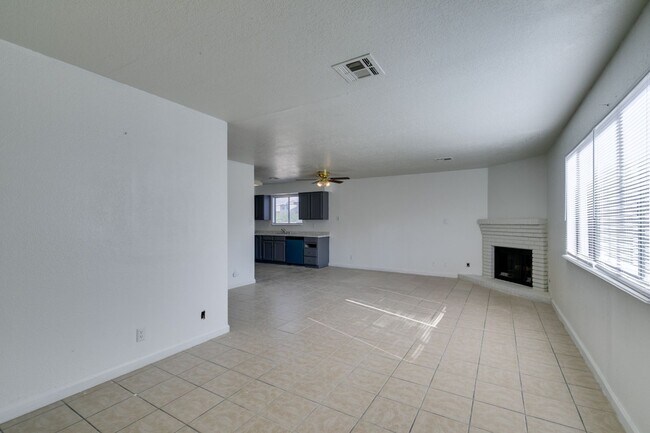 Building Photo - 6987 Mendon Ln