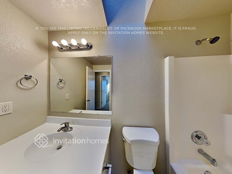 Building Photo - 605 187th St E