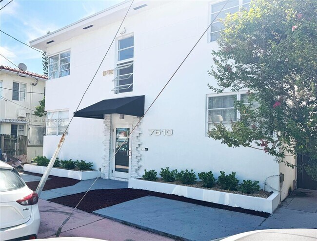 Primary Photo - 7510 Byron Ave