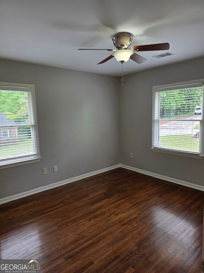 Building Photo - 1622 Venice Dr SE