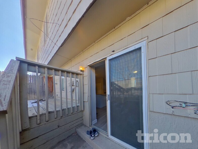 Building Photo - 2435 Shawnee Dr