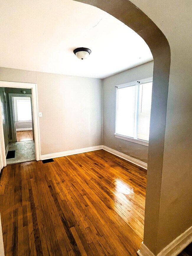 Building Photo - 1464-1466 N Chester Ave