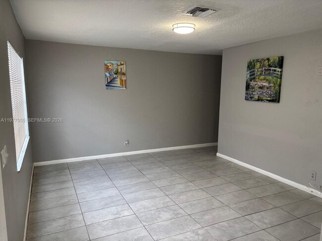 Building Photo - 931 SW 80th Ave