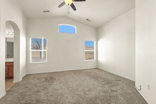 Building Photo - House For Rent | 4-Bed 2-Bath | 2-Car Garage | Rio Rancho SE | Large Backyard |